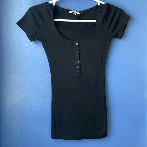 Black basic Henley tee w 5 button front waist length FITTED shape free tee gift - Picture 3 of 12
